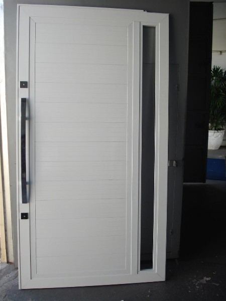 porta-pivotante-em-aluminio-branco-