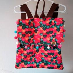 Moda - Mochila pompom em tecido estruturado  - Mochila pompom em tecido estruturado 