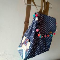 Moda - Mochila  pompom  - Mochila  pompom 