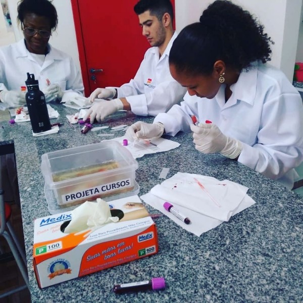 Curso de Aux. de Laboratório de Análises Clínicas Projeta Cursos Piracicaba