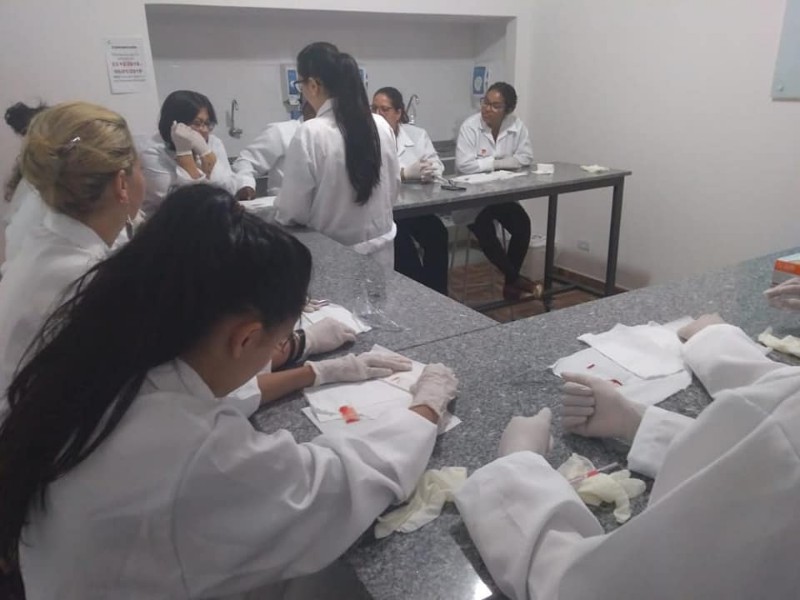 Curso de Aux. de Laboratório de Análises Clínicas Projeta Cursos Piracicaba