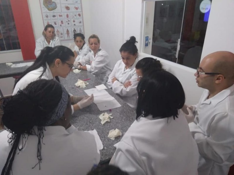 Curso de Aux. de Laboratório de Análises Clínicas Projeta Cursos Piracicaba