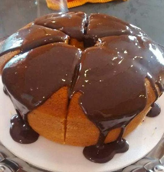 bolo-de-cenoura-com-calda-de-chocolate